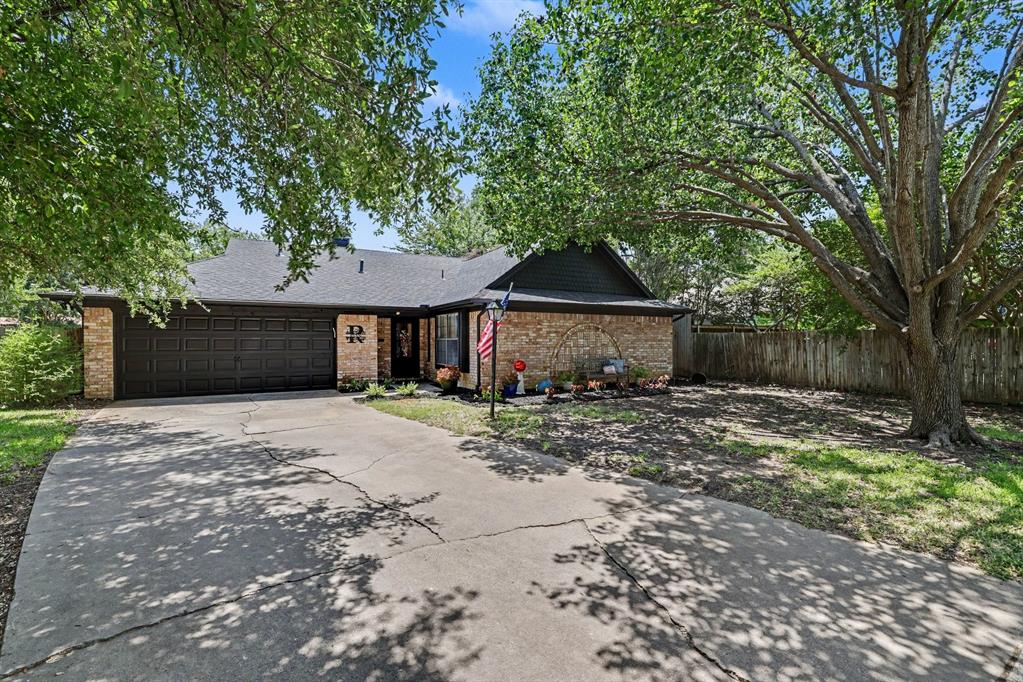 2304 Dove Meadow Ct, Grapevine, TX 76051