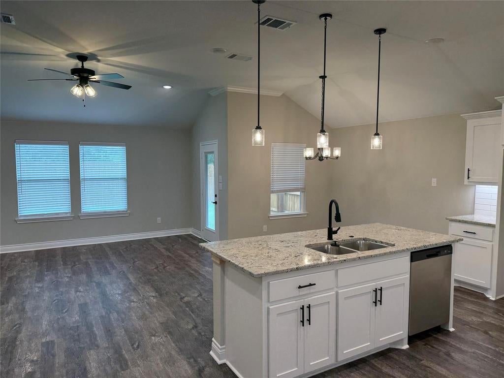 1305 Brad Kellar Dr, Greenville, TX 75402 photo