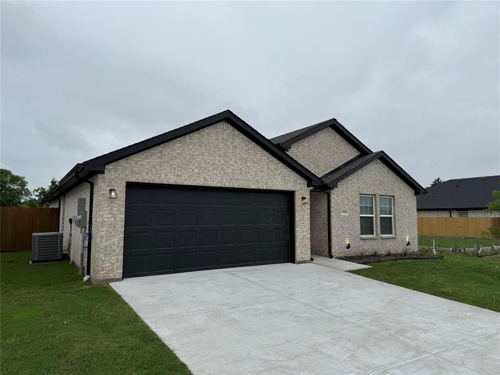 1305 Brad Kellar Dr, Greenville, TX 75402 photo