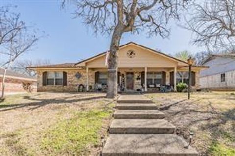 Single Family Residence in Azle TX 120 Timberlake Drive.jpg