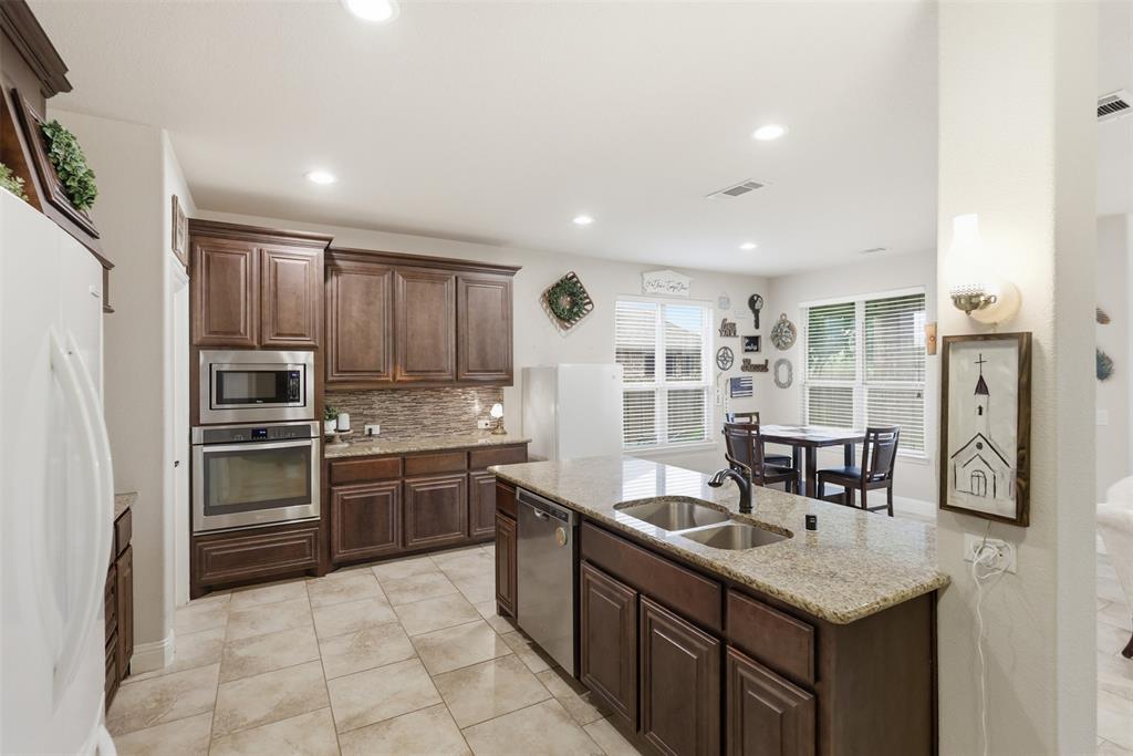 1385 Litchfield Ln, Burleson, TX 76028 photo