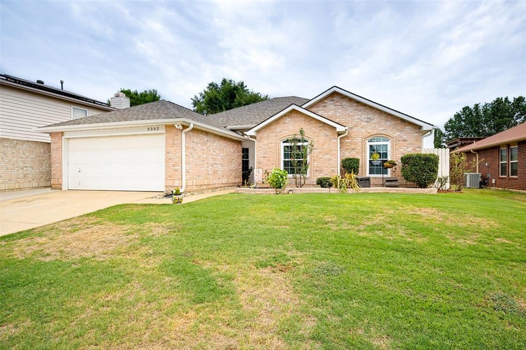 3302 Cliff Oaks Dr, Corinth, TX 76210