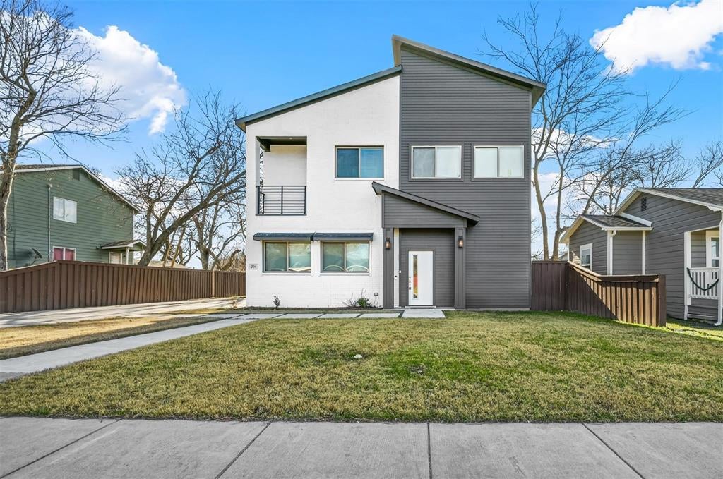 204 Getzendaner St, Waxahachie, TX 75165