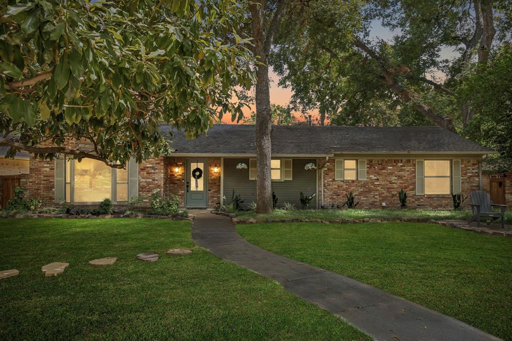9812 Ravensway Dr, Dallas, TX 75238