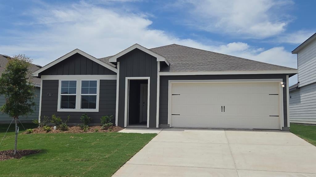 212 Whispering Pine Dr, Royse City, TX 75189