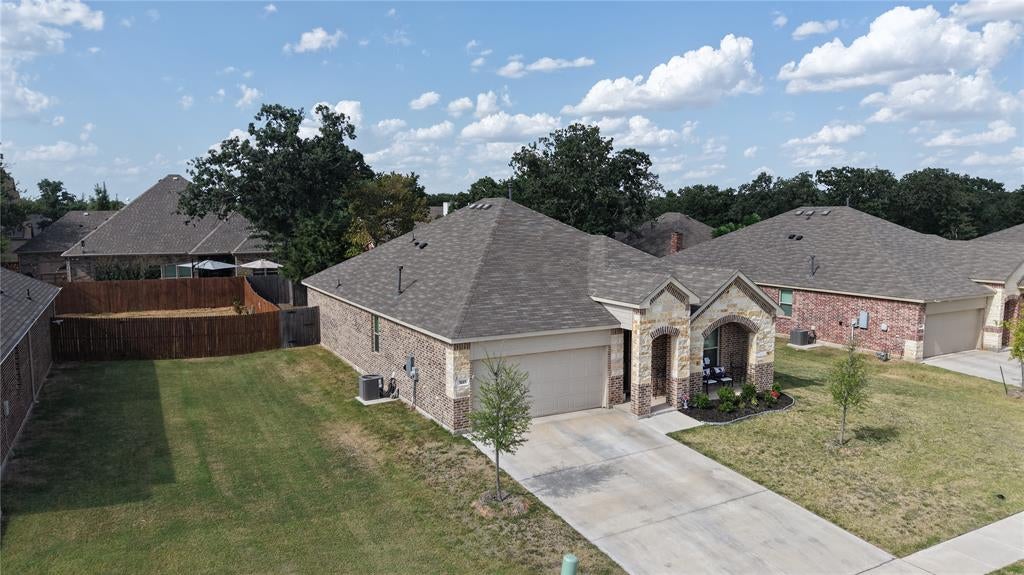 1221 Pistachio Dr, Azle, TX 76020