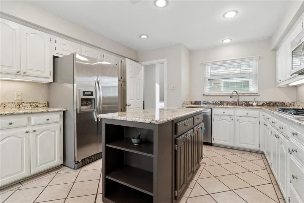 924 Mccoy Dr, Irving, TX 75062 photo