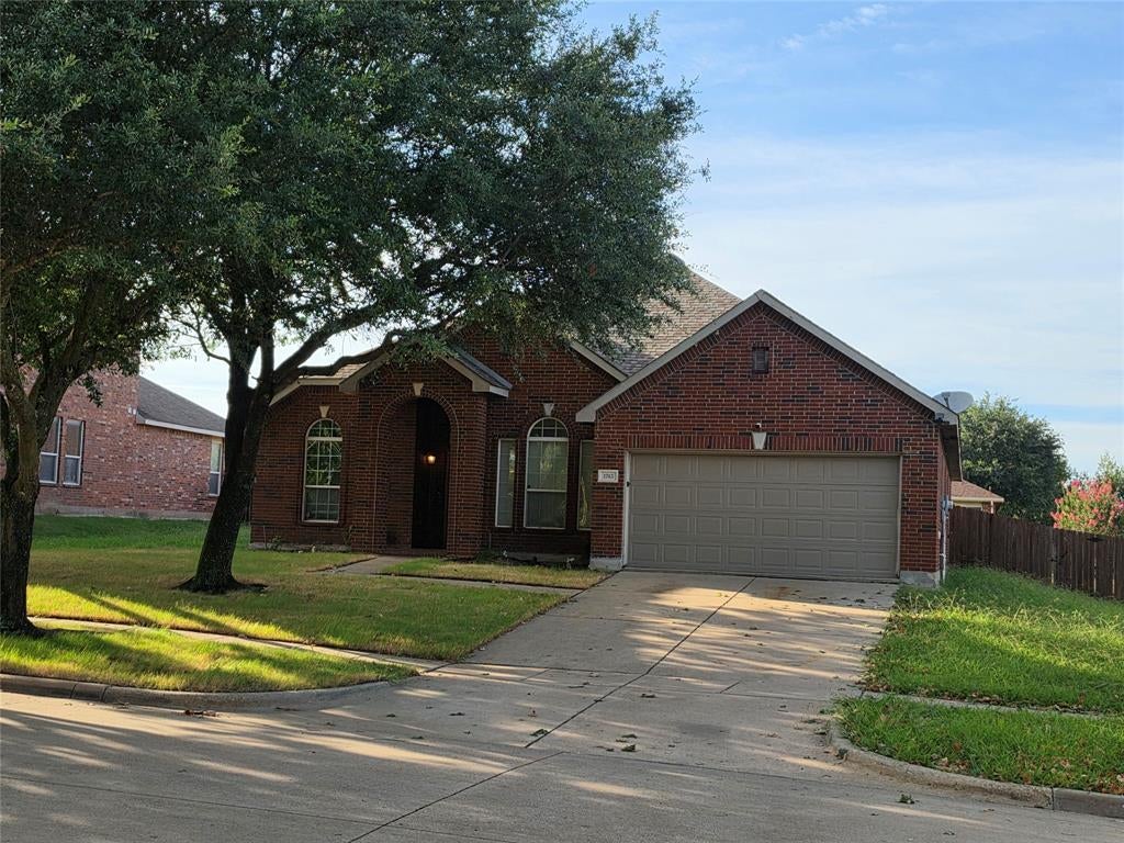 1743 Summerwood Ln, Cedar Hill, TX 75104
