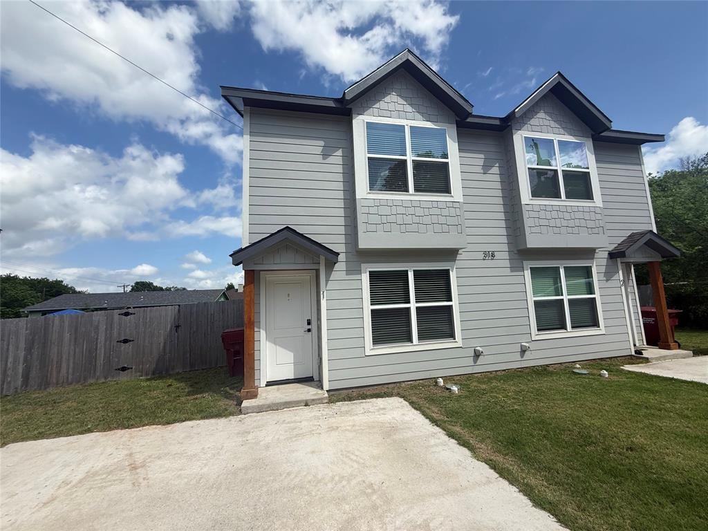 318 Henderson St, Bonham, TX 75418
