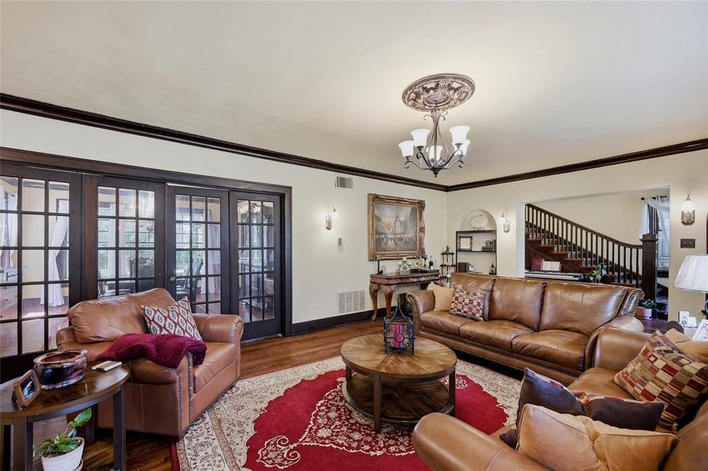 221 W 5 St, Bonham, TX 75418 photo
