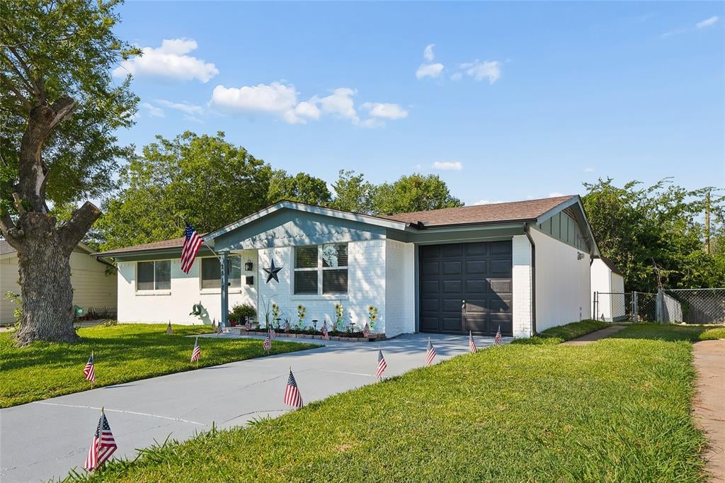 2818 Lowell Dr, Irving, TX 75062