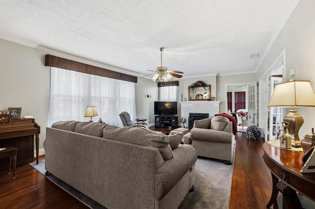 304 E 9 St, Bonham, TX 75418 photo