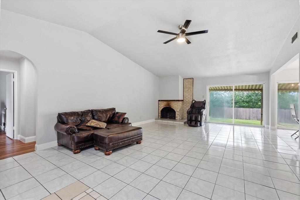 1839 Sherwood Ln, Carrollton, TX 75006 photo