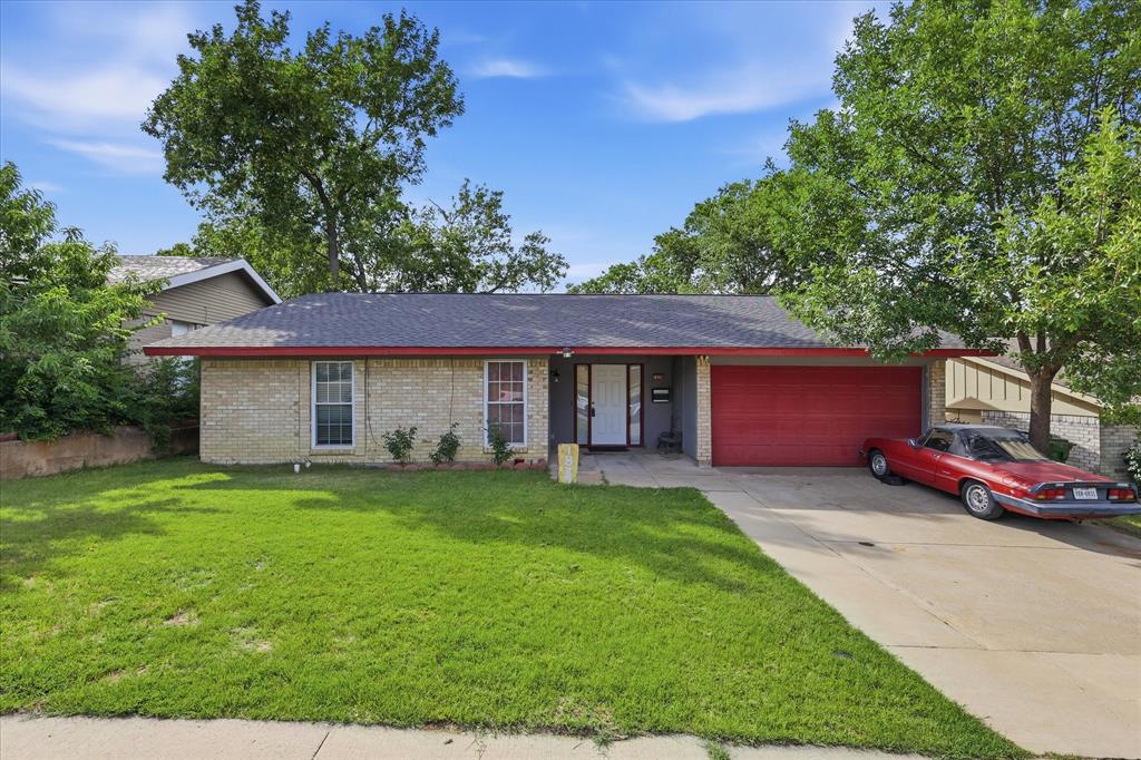 1839 Sherwood Ln, Carrollton, TX 75006