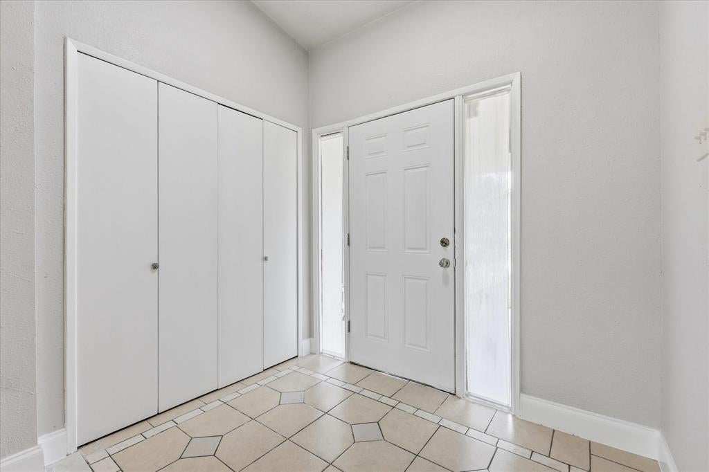 1839 Sherwood Ln, Carrollton, TX 75006 photo