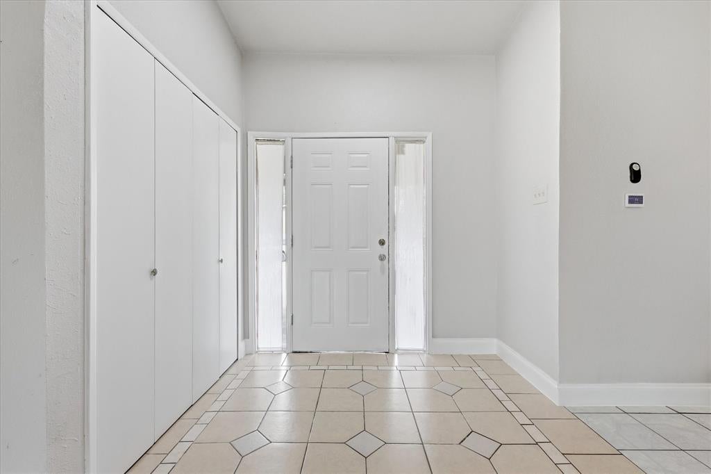 1839 Sherwood Ln, Carrollton, TX 75006 photo