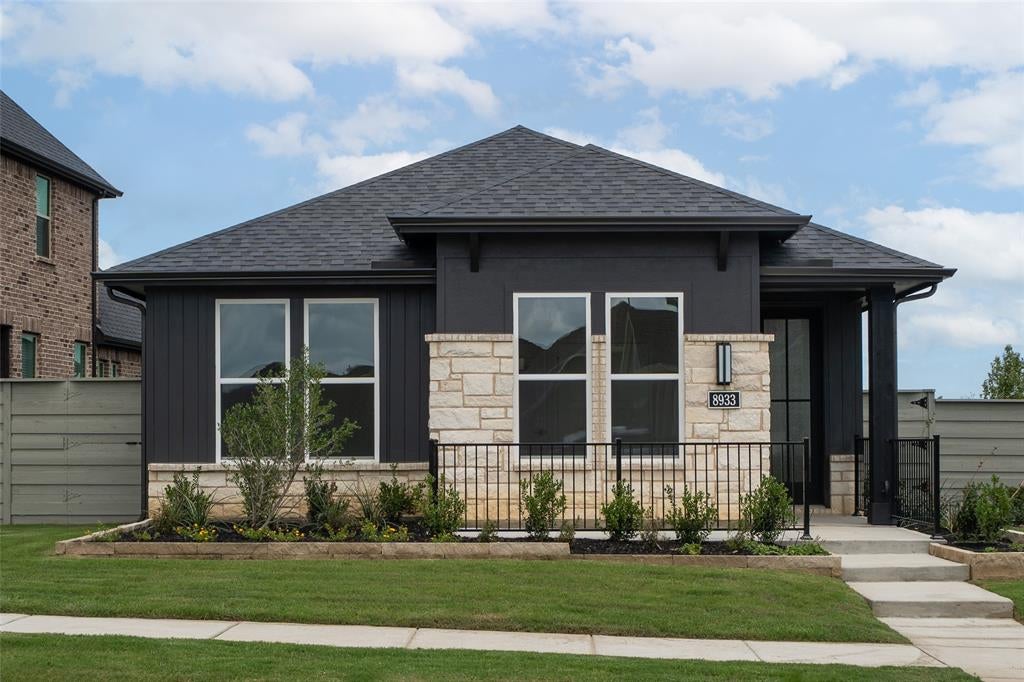 8933 Acorn Ave, Justin, TX 76247