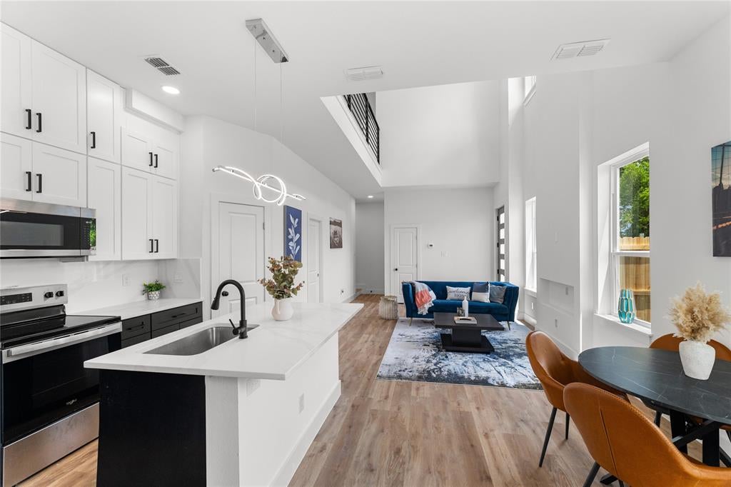 520 Woodbine Ave, Dallas, TX 75203 photo