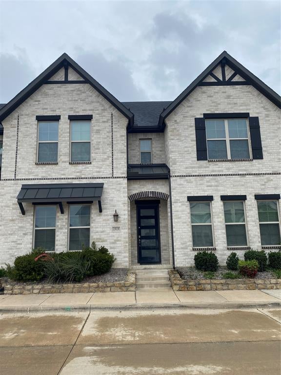 1919 Diyaa Ct, Farmers Branch, TX 75234