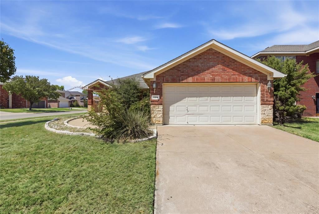 1104 Deedee Creek Dr, Euless, TX 76040
