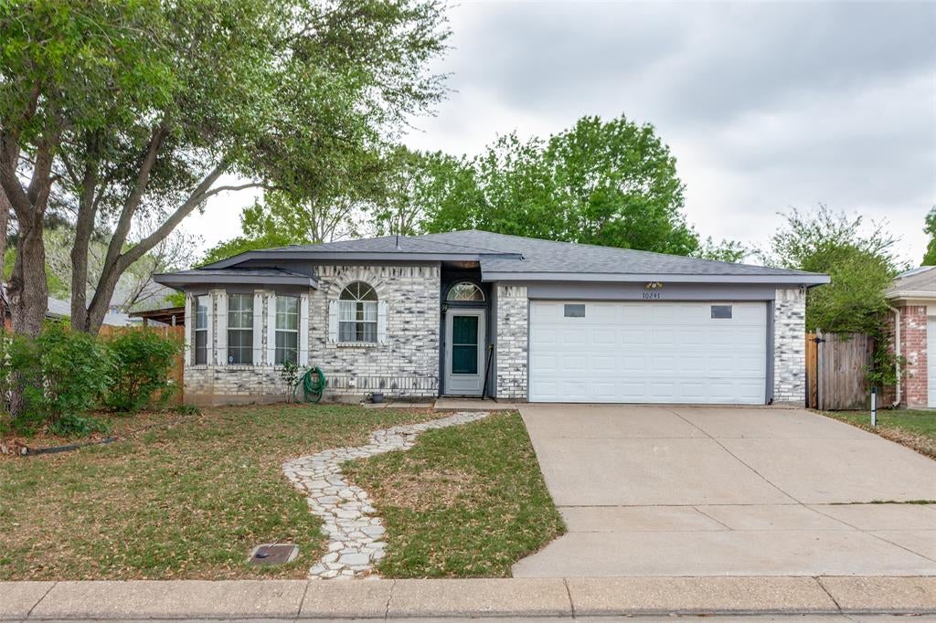 10241 Westward Dr, Fort Worth, TX 76108