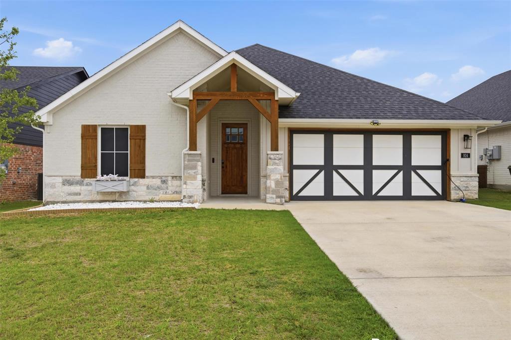 924 Rodgers Ave, Godley, TX 76044