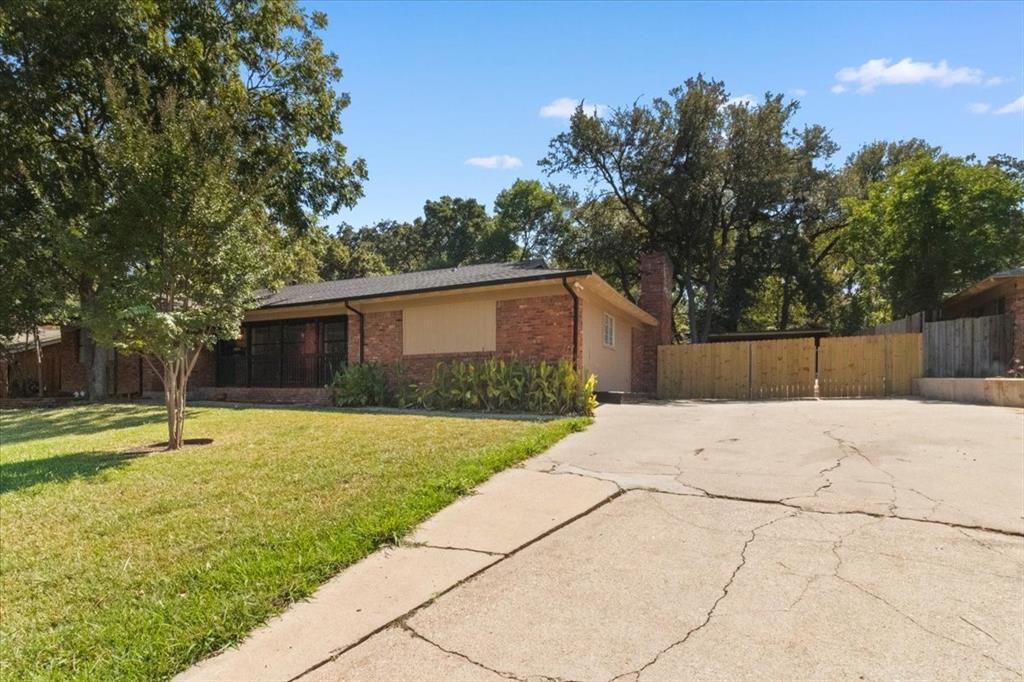 6000 Monterrey Dr, Fort Worth, TX 76112 photo