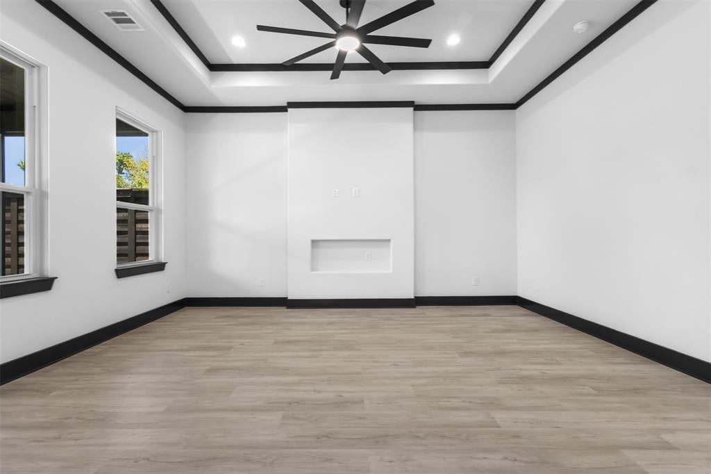 613 N Dwight Ave, Dallas, TX 75211 photo