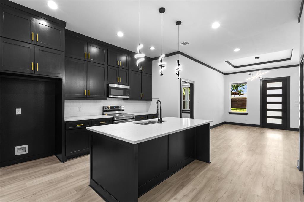 613 N Dwight Ave, Dallas, TX 75211 photo