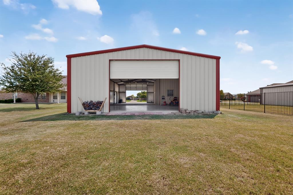 320 Brooks Dr, Nevada, TX 75173 photo