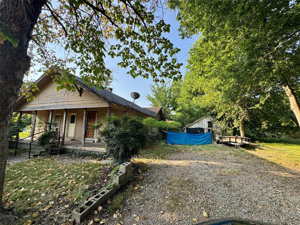 1201 Market St, Honey Grove, TX 75446