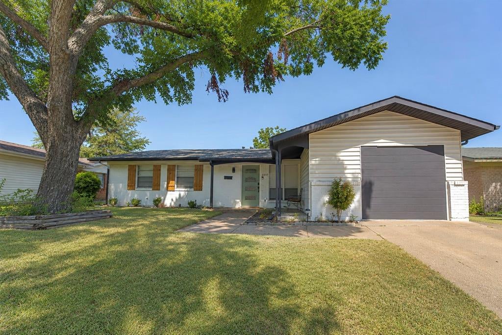 3217 Centennial Dr, Garland, TX 75042 photo