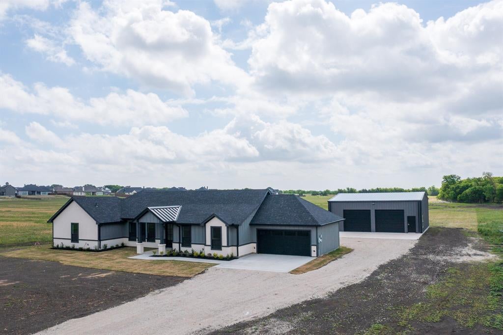 901 Maypearl Rd, Waxahachie, TX 75167