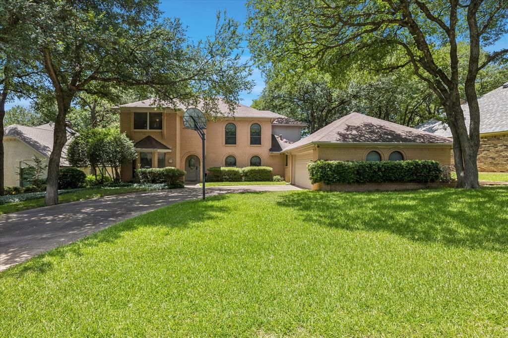 833 Kingston Dr, Mansfield, TX 76063