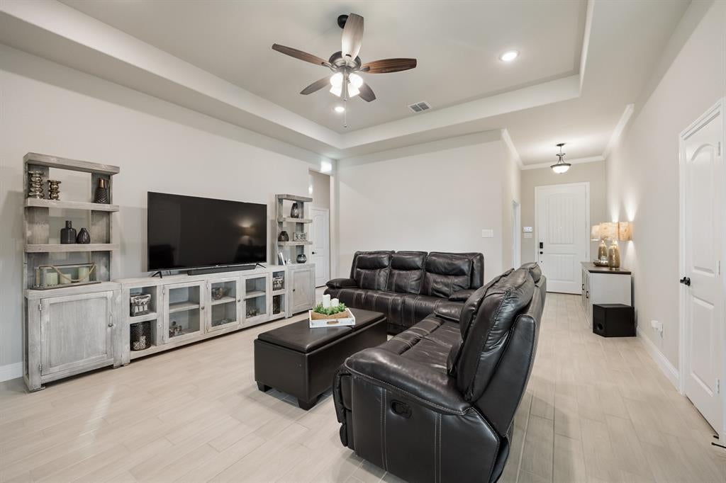 1802 Golden Meadow Ct, Cleburne, TX 76033 photo