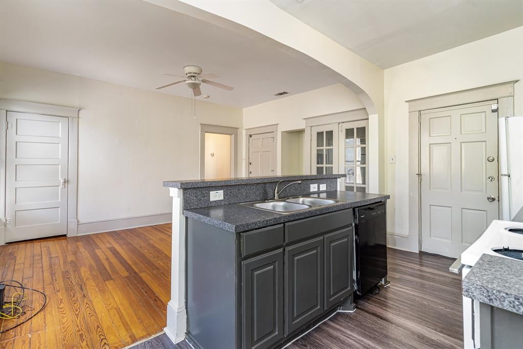 1230 Kings Hwy, Dallas, TX 75208 photo
