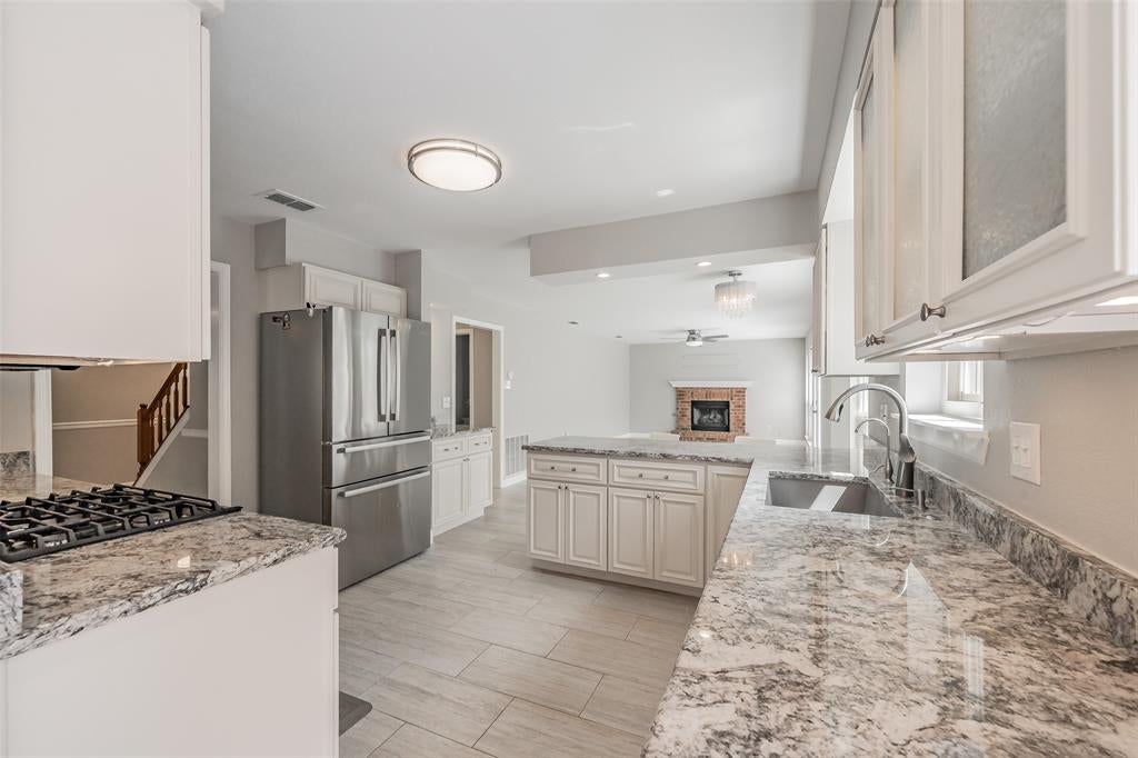 4307 Country Ln, Grapevine, TX 76051