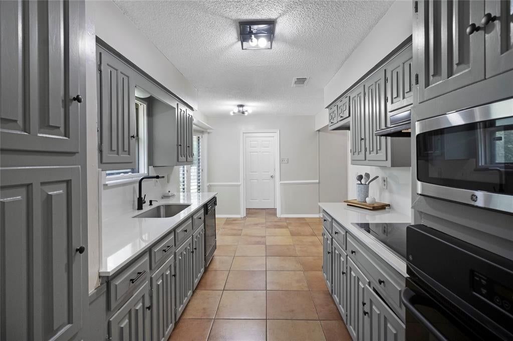 631 E Cherry St, Duncanville, TX 75116 photo