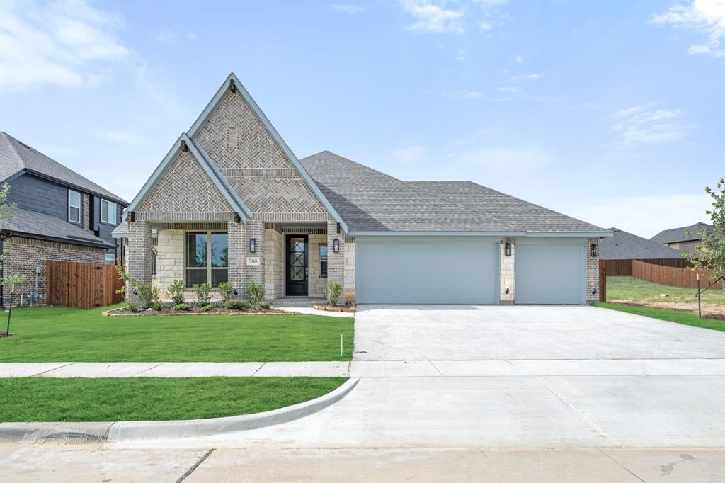 200 Rosewood Dr, Glenn Heights, TX 75154