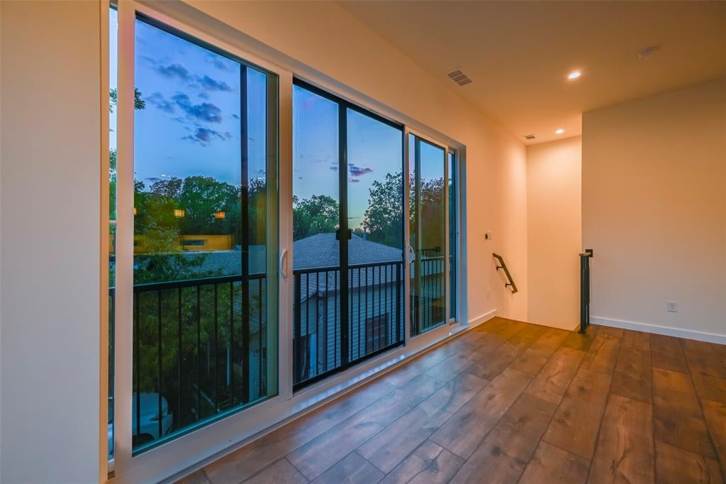 2247 Mail Ave, Dallas, TX 75235 photo