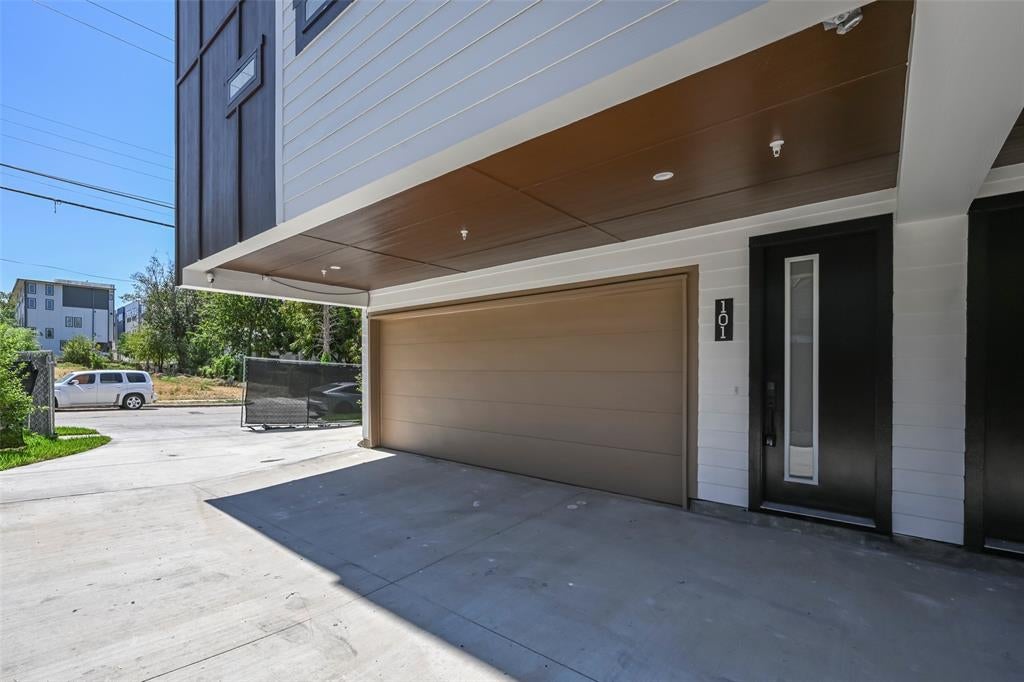 2247 Mail Ave, Dallas, TX 75235 photo