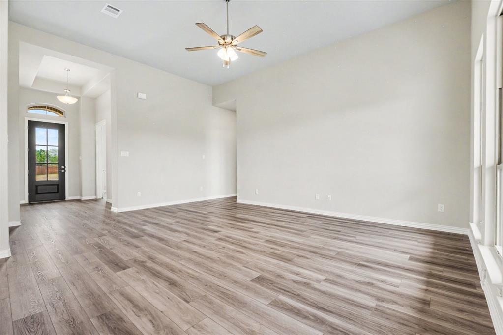 1913 Barrix Ln, Desoto, TX 75115 photo