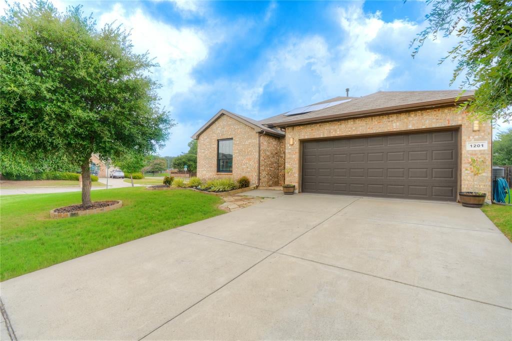 1201 Meadowlakes, Azle, TX 76020
