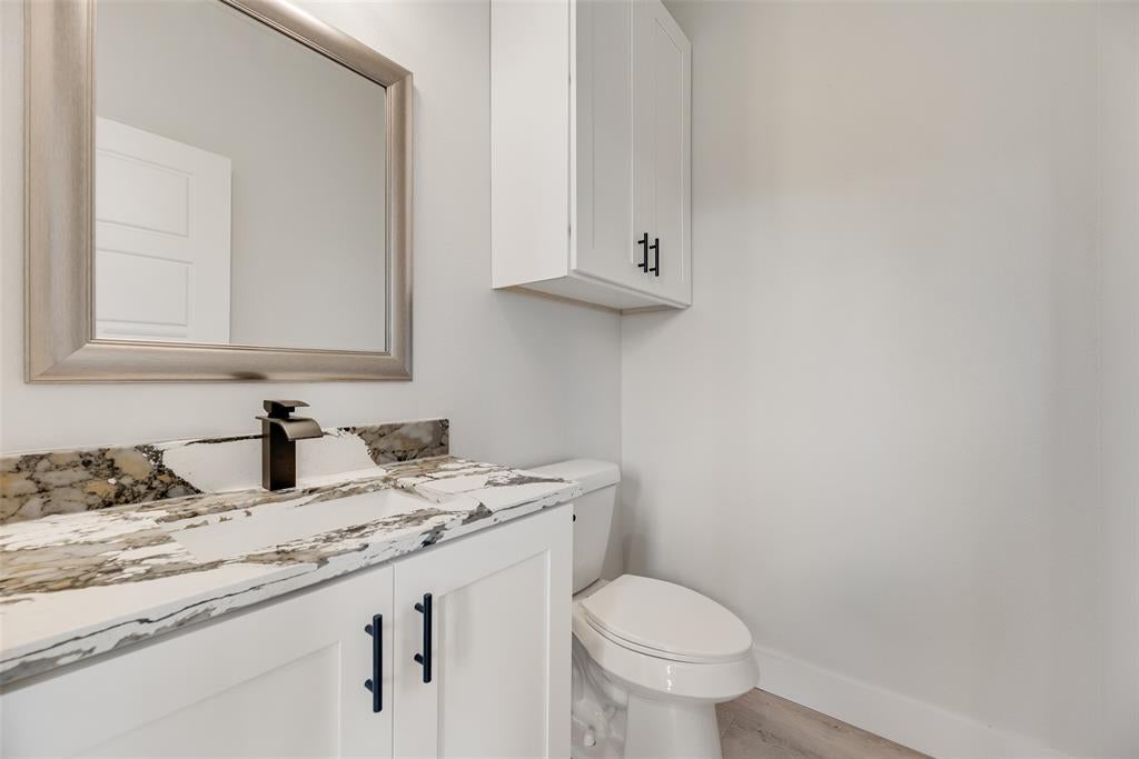 2326 Fairfax Dr, Irving, TX 75060 photo