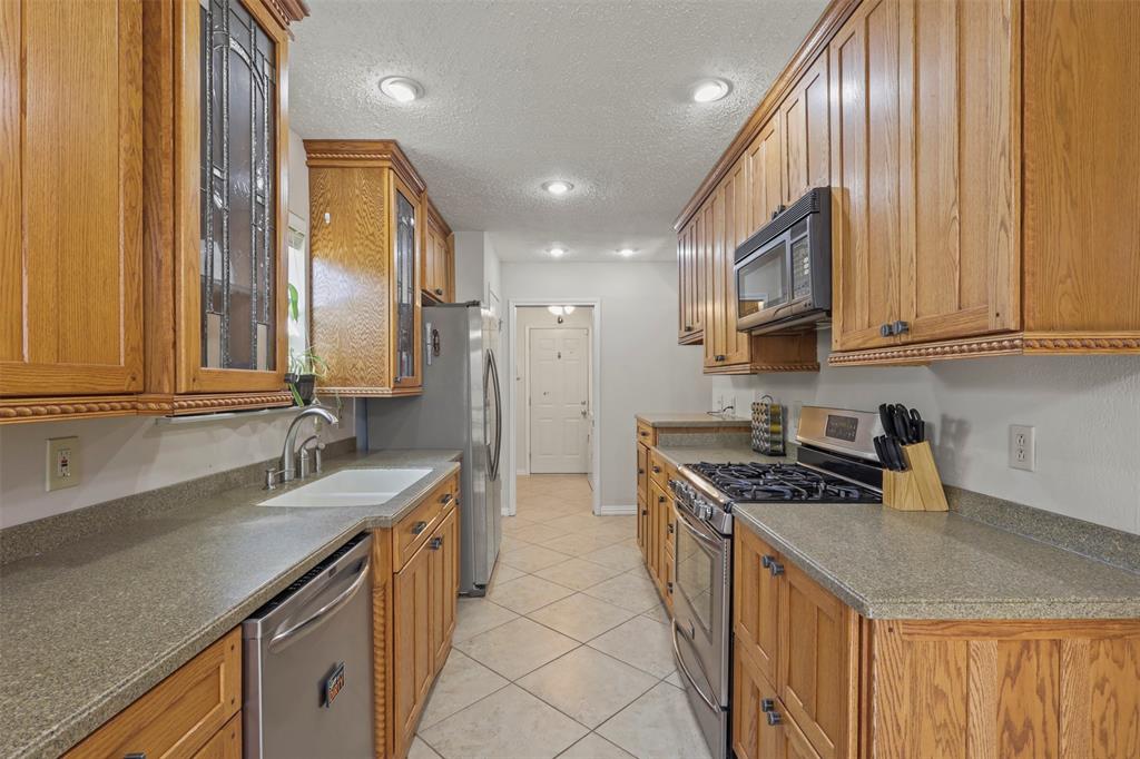 409 Colonial Dr, Garland, TX 75043 photo