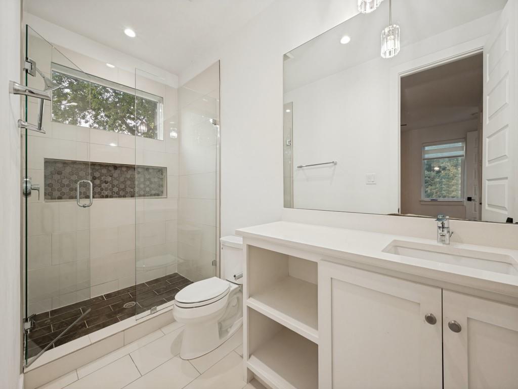 566 Hambrick Rd, Dallas, TX 75218 photo