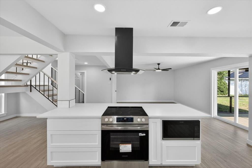 901 Huntington Dr, Lewisville, TX 75067