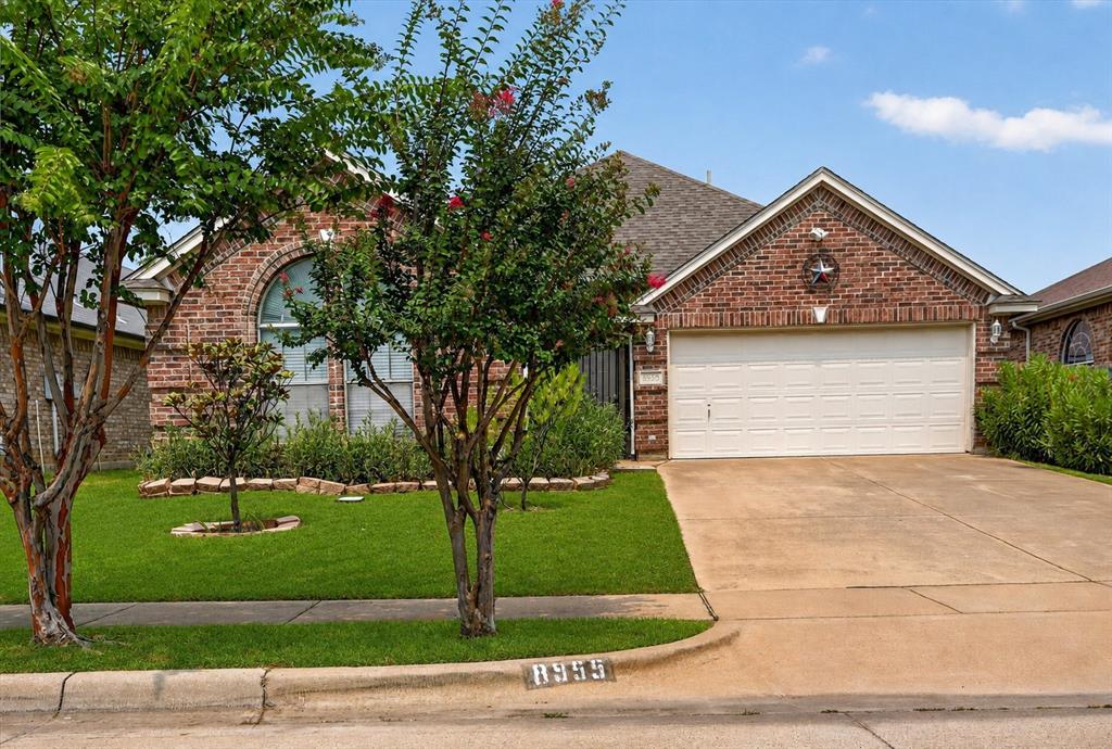 8955 River Falls Dr, Fort Worth, TX 76118 photo