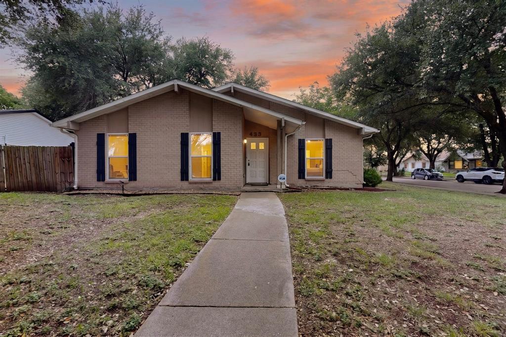 433 Solitude Dr, Garland, TX 75043