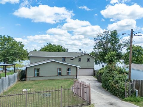 Single Family Residence in Azle TX 7066 Rucker Street.jpg